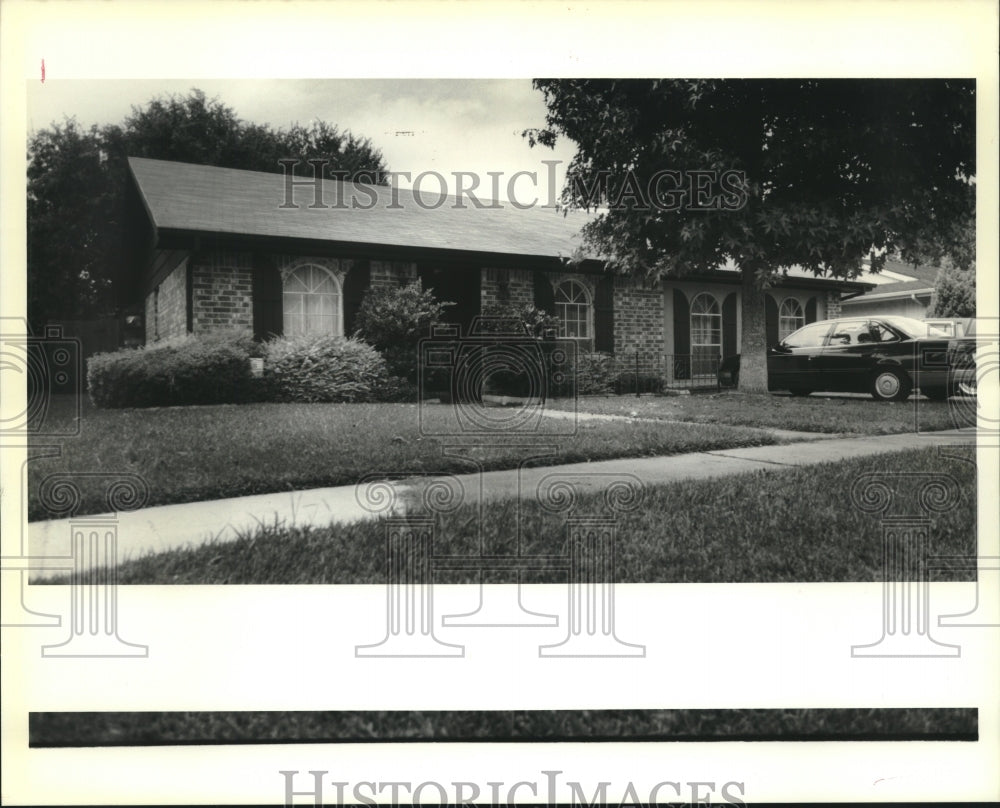 1989 Press Photo Real estate photo of 604 West Marlin Court, Terrytown.- Historic Images