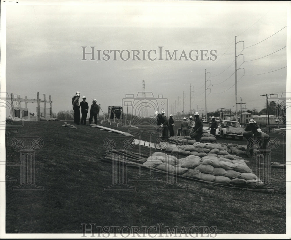 1969 Press Photo Flood-fighting defenses set up by U.S. Army Corps of Engineers