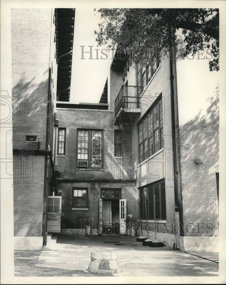 1971 Press Photo Facade of the Howard School - nob37445