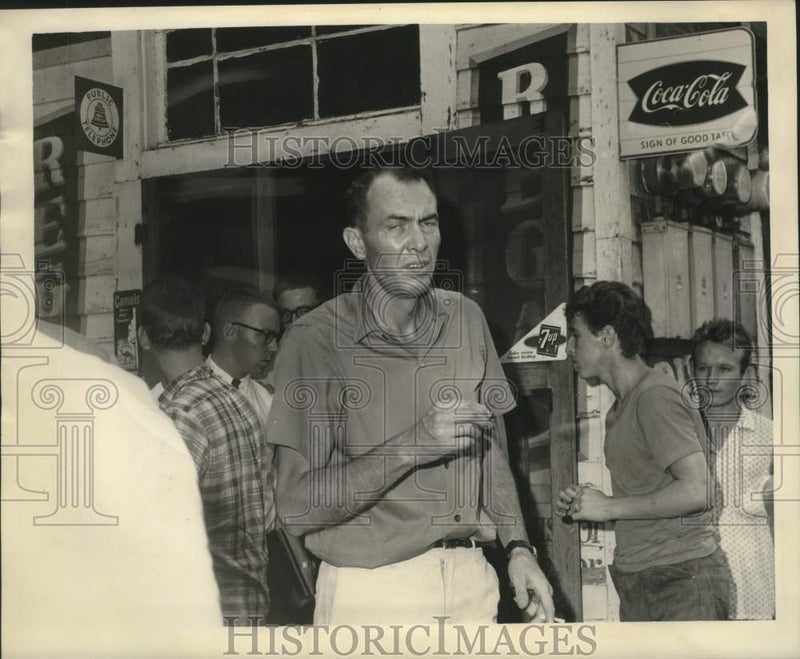 Load image into Gallery viewer, 1965 Press Photo Stratton "Stretch" Hembre, accused of shooting in bar room
