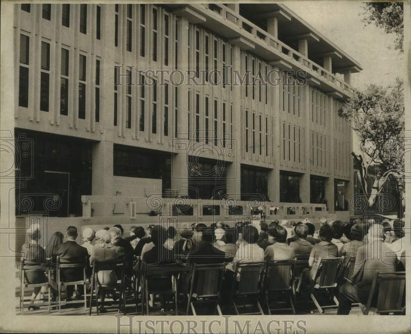 Load image into Gallery viewer, 1968 Press Photo Dedication of Howard-Tilton Memorial Library on Newcomb pl.
