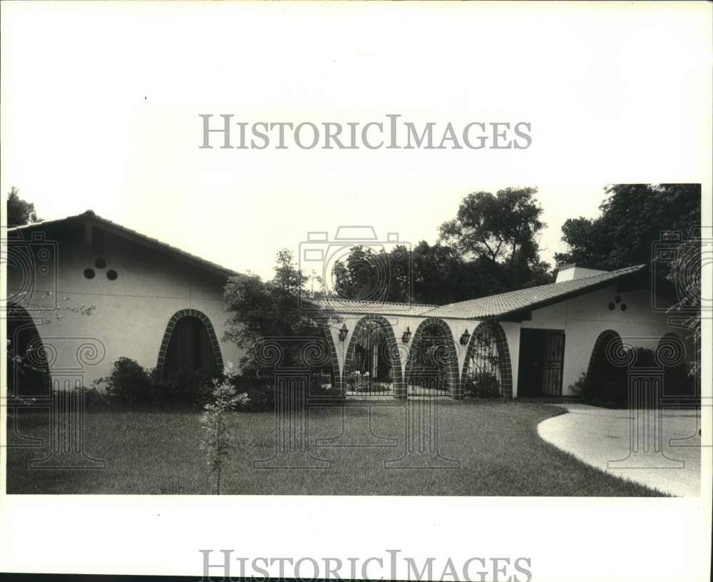 1988 Press Photo Home with Courtyard at 314 Citrus Road, River Ridge, Louisiana- Historic Images