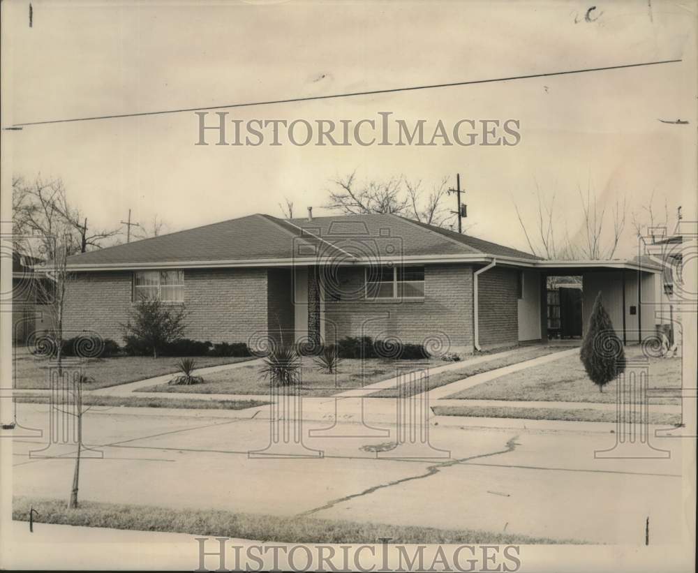 1963 Press Photo Home at 4926 Gabriel Dr. in Gentilly sold to Dr. F. Norman