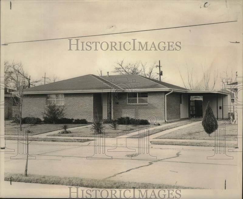 Load image into Gallery viewer, 1963 Press Photo Home at 4926 Gabriel Dr. in Gentilly sold to Dr. F. Norman
