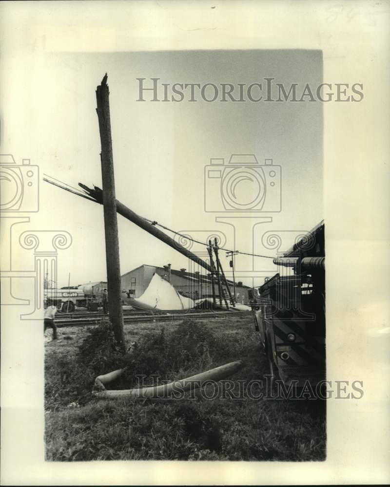 1974 Press Photo Damage from Explosion at Hunt-Wesson Plant, Gretna, Louisiana- Historic Images