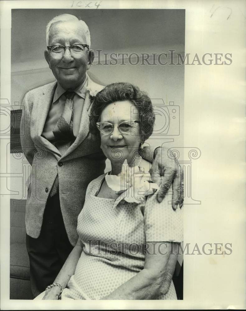 1974 Press Photo Mr. and Mrs. H.J. Hodgkins celebrate 50th wedding anniversary- Historic Images