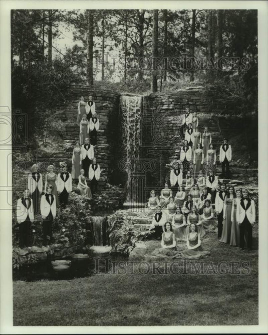 1975 Press Photo Centenary Choir at Hodges Gardens - nob39442