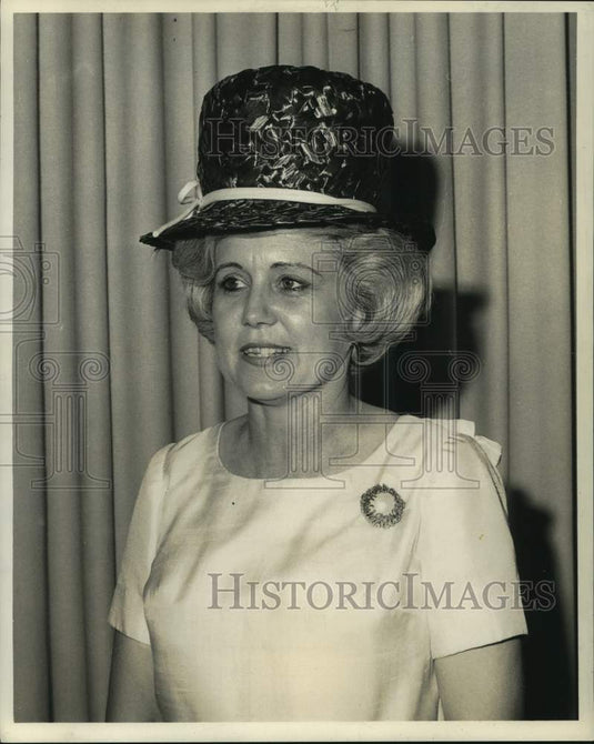 1971 Press Photo Mrs. Stanley Holiday, second vice-president of Garden Club.