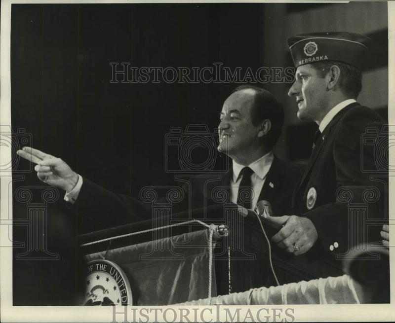 Load image into Gallery viewer, 1968 Press Photo Vice President Hubert H. Humphrey and William E. Galbraith
