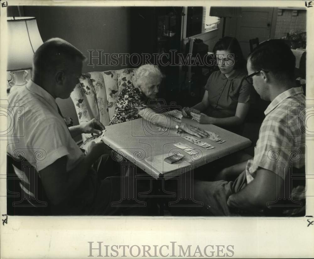 1960 Press Photo Mrs. Alice Hull plays bridge with grandchildren and Jesse Nolan- Historic Images