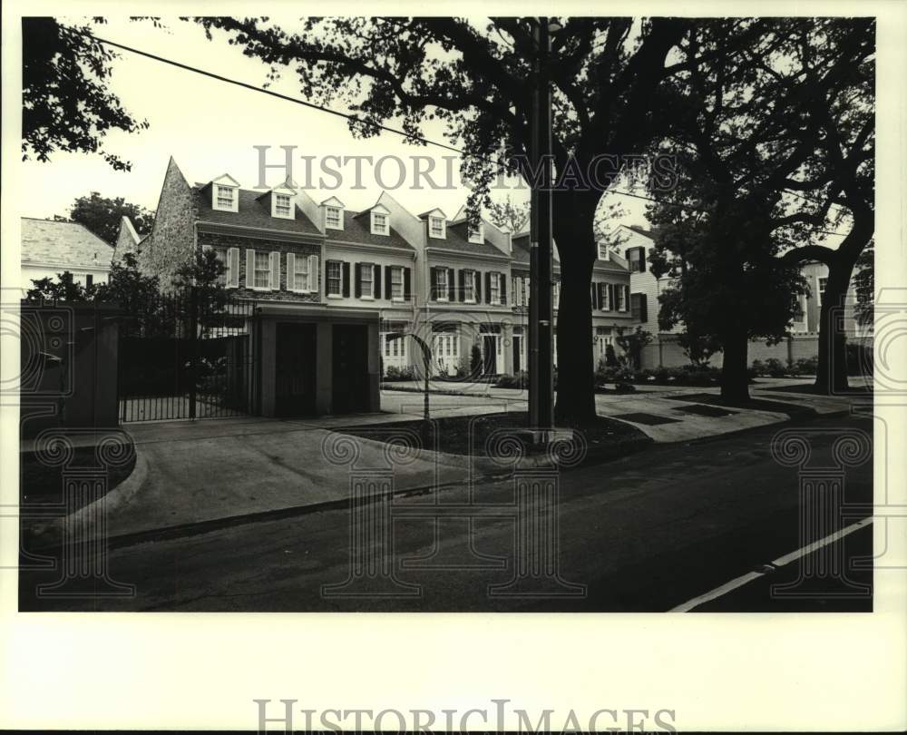 1979 Press Photo A Row of Handsome Townhomes in Uptown New Orleans- Historic Images