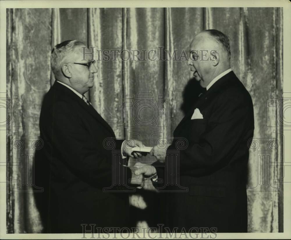 1963 Press Photo Stephen John Hill and Wayne A. Johnston at luncheon- Historic Images