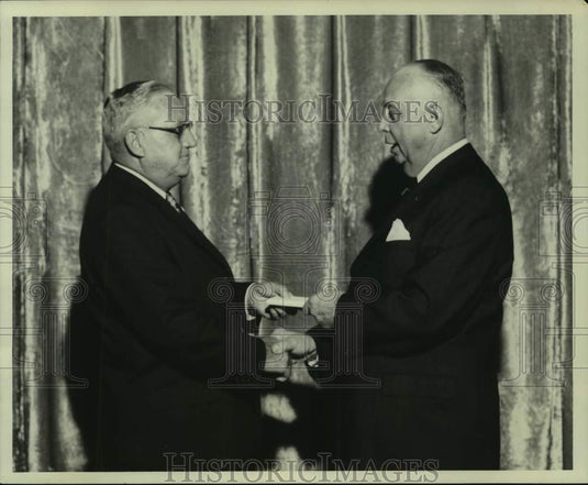 1963 Press Photo Stephen John Hill and Wayne A. Johnston at luncheon- Historic Images