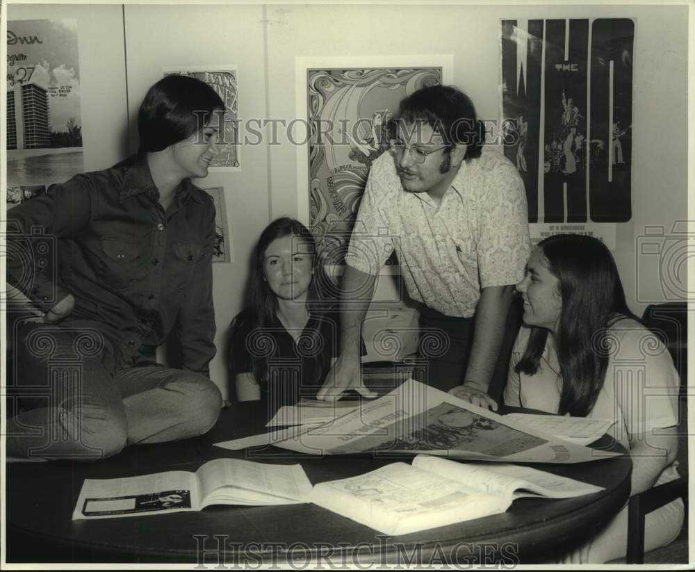 1972 Press Photo Louisiana State University New Orleans Center Program officers