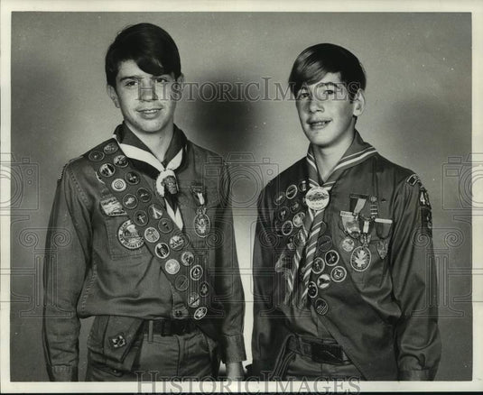 1971 Press Photo Keith Hunt, Rick Donnelly received Scouting's highest honor