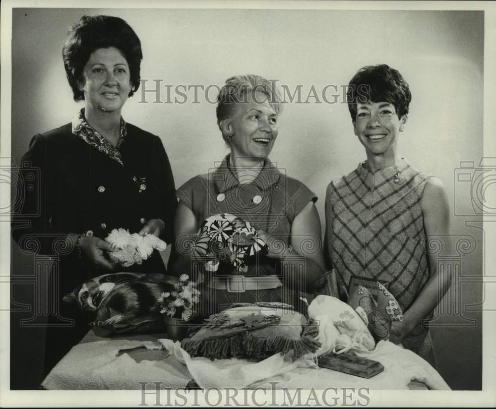 1970 Press Photo Mmes. C.W. Schurr, Robert Hodge, Burce Sossaman - nob40232