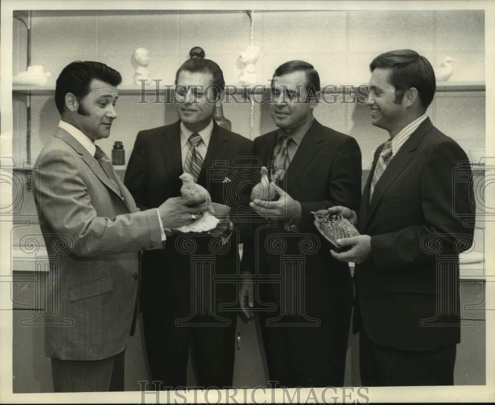 1971 Press Photo Samuel Howe Special School officials look at ceramics