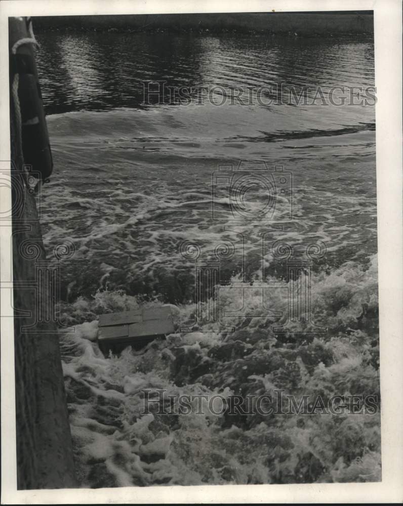 1970 Press Photo Box tossed in the Intracoastal Waterway South of Marrero- Historic Images