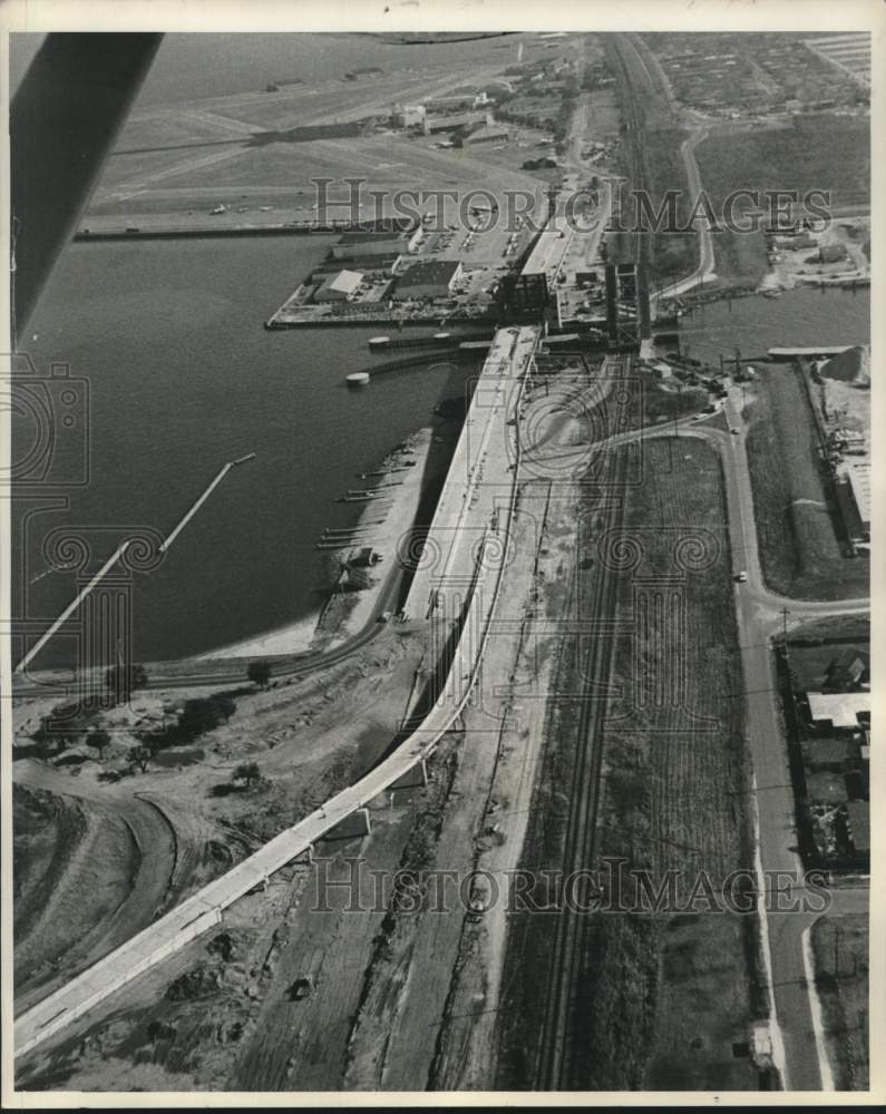 1967 Press Photo Traffic bottleneck solved when the Seabrook bridge opens.