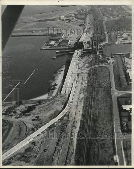 1967 Press Photo Traffic bottleneck solved when the Seabrook bridge opens.