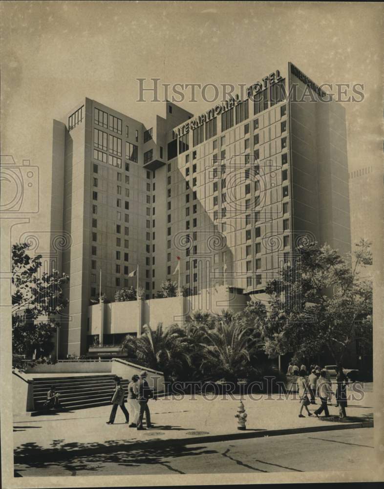 1974 Press Photo International Hotel, New Orleans to obtain a $12.3 million loan