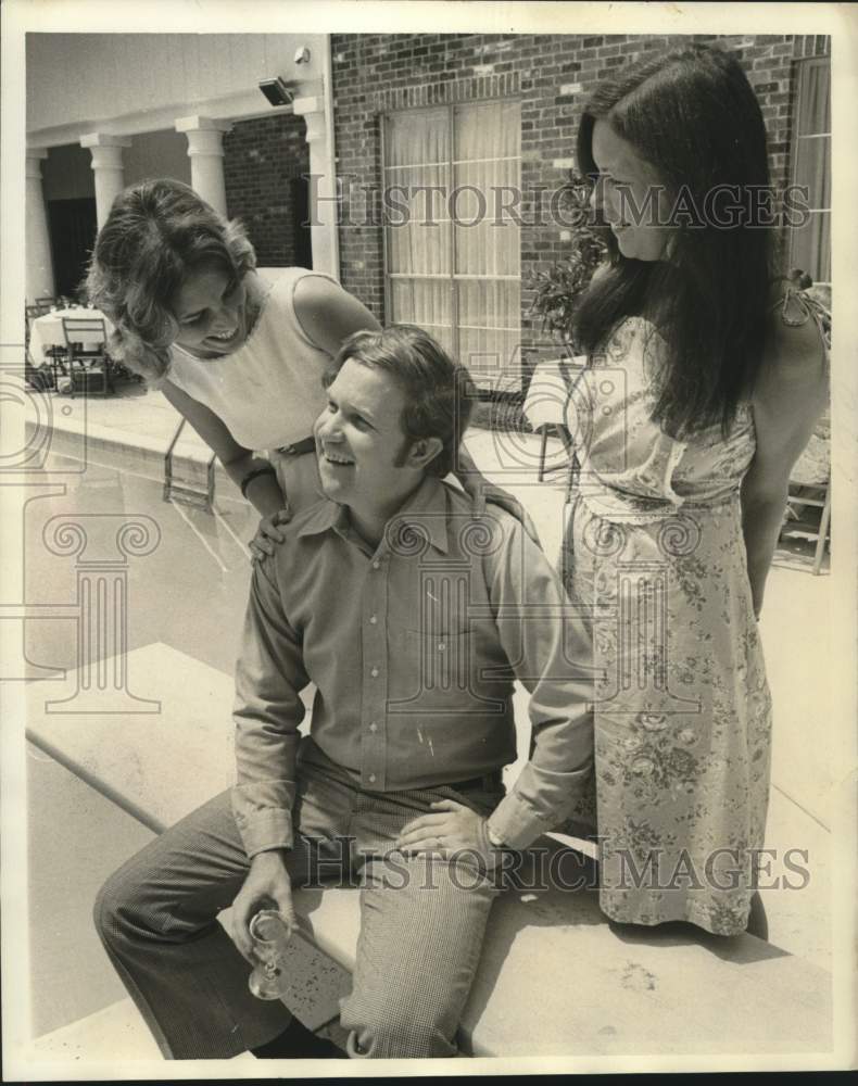 Load image into Gallery viewer, 1975 Press Photo Mr &amp; Mrs K.W. Jacques &amp; Mrs Hal Nowak at Symphony Society event

