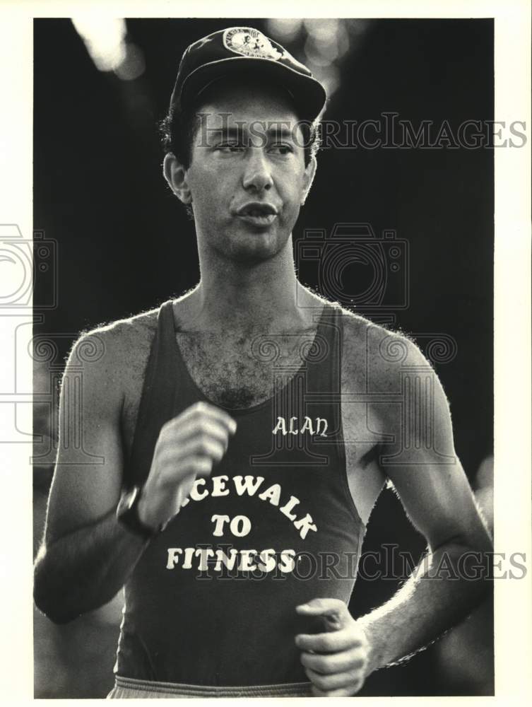 1985 Press Photo Racewalking - Alan Jacobson during racewalking at Audubon Park- Historic Images