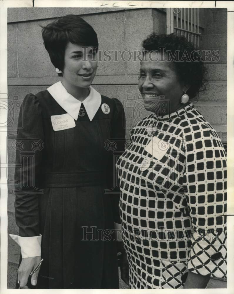 Load image into Gallery viewer, 1973 Press Photo VIGOR volunteers Louise Glickman &amp; Addismae Blanchard
