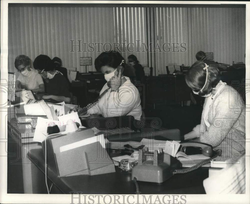 Load image into Gallery viewer, 1969 Press Photo Operators wearing masks at South Central Bell Office
