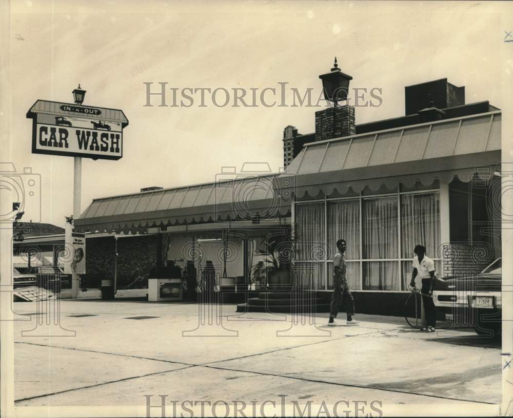 1972 Press Photo In-N-Out Car wash on St. Mary Street in New Orleans - nob41060