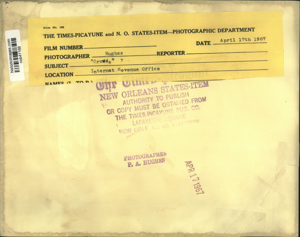 1967 Press Photo Crowds at the Internal Revenue Office. - nob41166