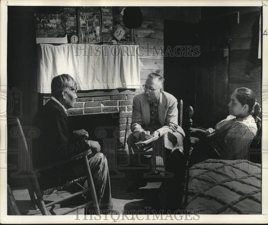 1959 Press Photo Allen and Florence Moses with Indian Agent Vance - nob41247