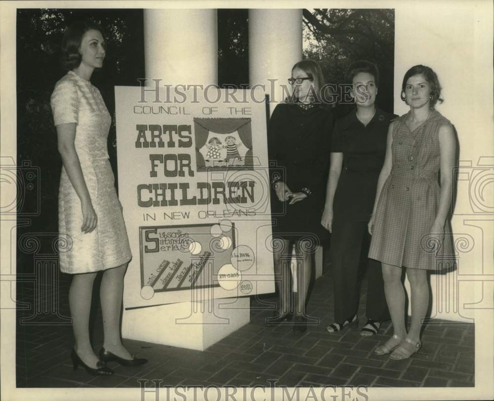 1971 Press Photo Members of the Council of the Arts for Children at 452 Audubon - Historic Images