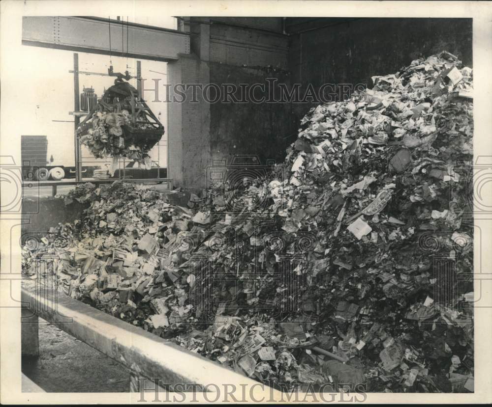 1968 Press Photo Trash collected at the incinerator plant in 1800 St. Louis Ave.- Historic Images