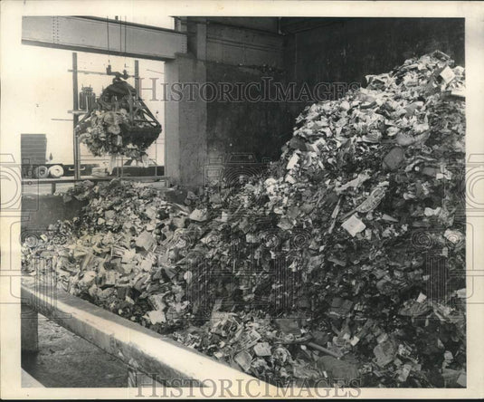 1968 Press Photo Trash collected at the incinerator plant in 1800 St. Louis Ave.- Historic Images