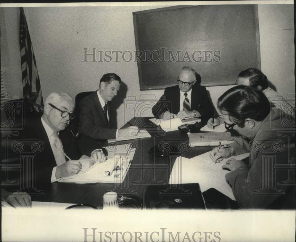 1975 Press Photo Officials Preparing to Negotiate On Transit Strike, New Orleans- Historic Images