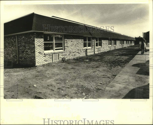 1980 Press Photo Jefferson Care Center under construction at 2200 Jefferson - Historic Images