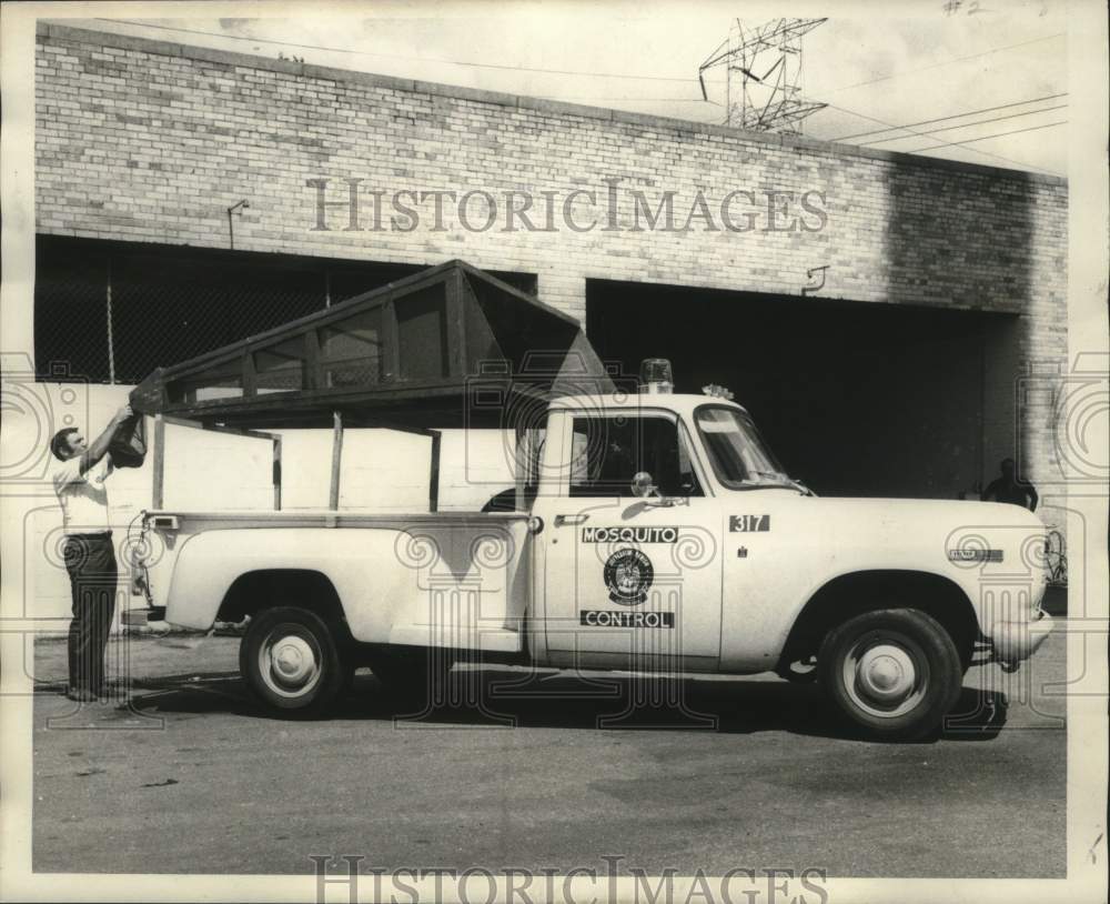 1970 Press Photo This portable trap is used to collect and study mosquitoes.