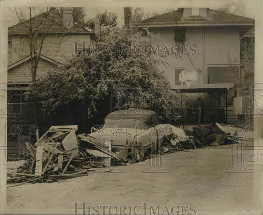 1966 Press Photo Garbage piles up on S. Robinson between State & Palmer Avenue- Historic Images