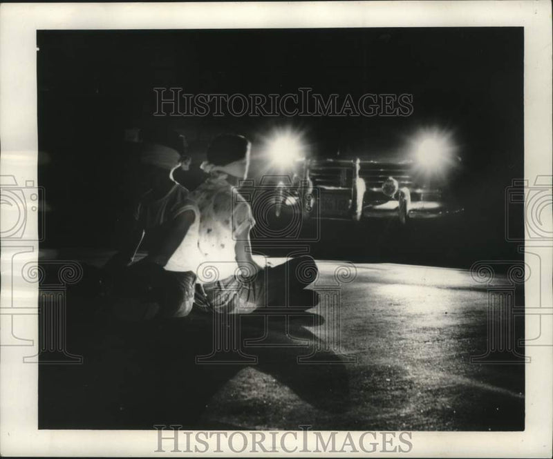 Load image into Gallery viewer, 1965 Press Photo Boys playing "chicken" on highways to prove their manliness
