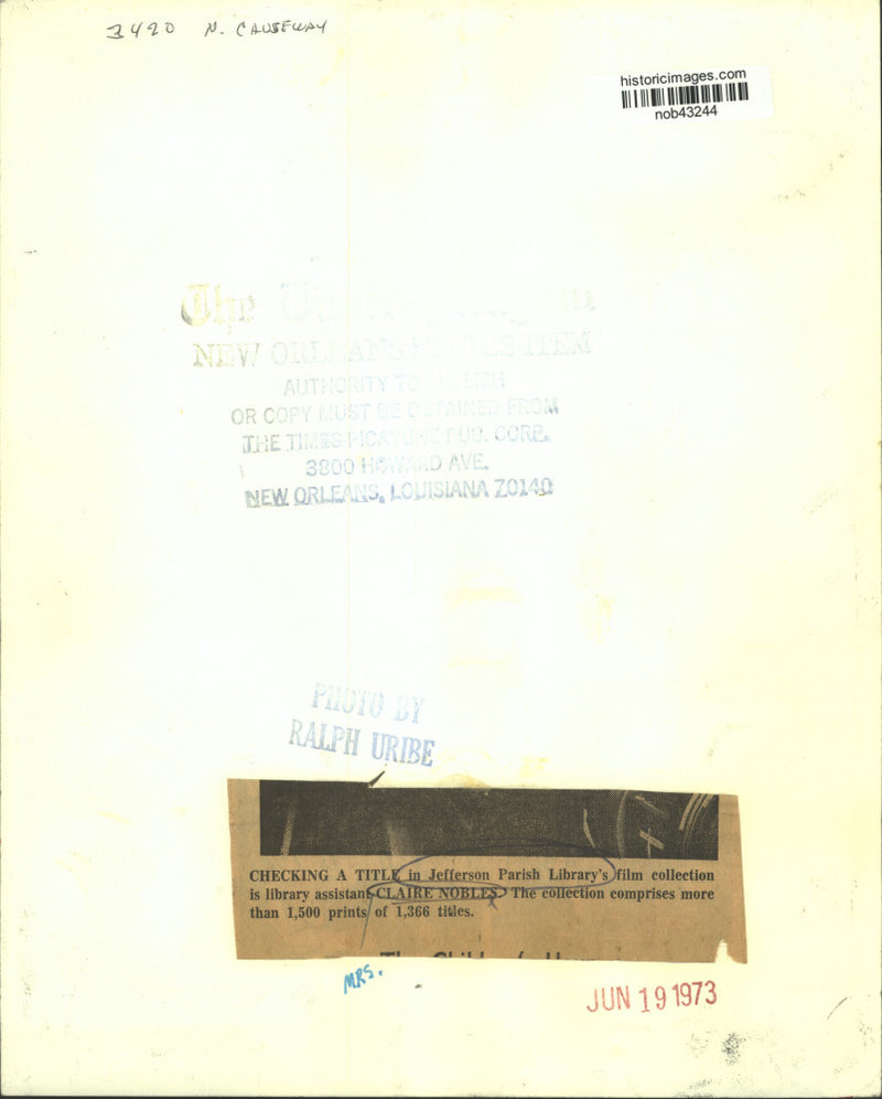 Load image into Gallery viewer, 1973 Press Photo Claire Nobles checks film reels at Jefferson Parish Library
