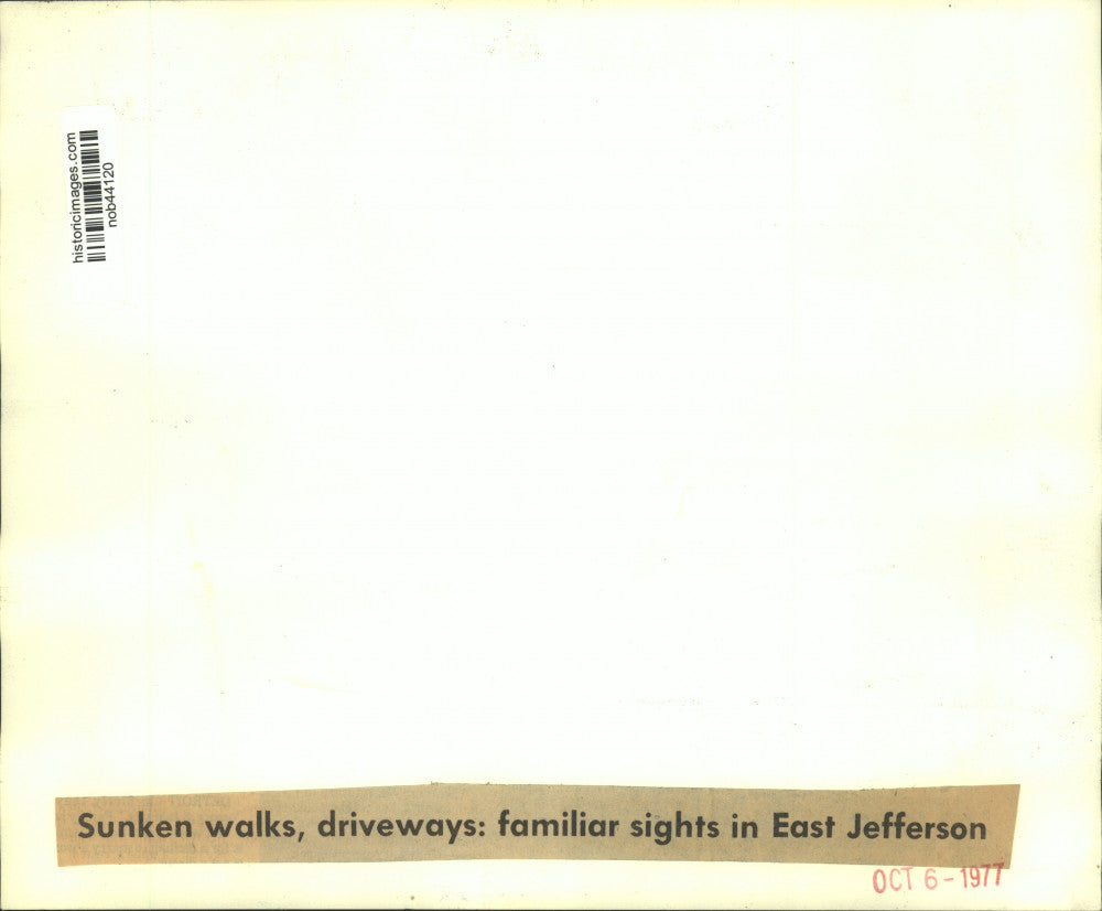 1977 Press Photo Sunken walls, driveways: familiar sights in East Jefferson