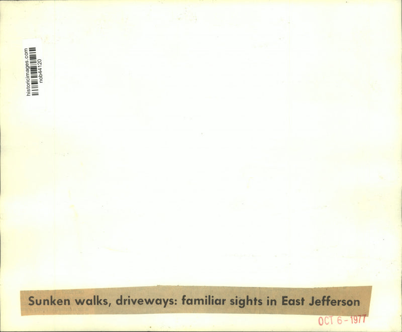 Load image into Gallery viewer, 1977 Press Photo Sunken walls, driveways: familiar sights in East Jefferson
