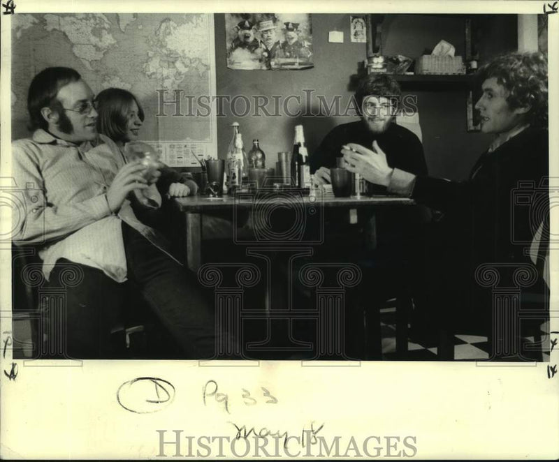 Load image into Gallery viewer, 1969 Press Photo Steven Goldberg and Jean Vallee with Hollanders - nob44170
