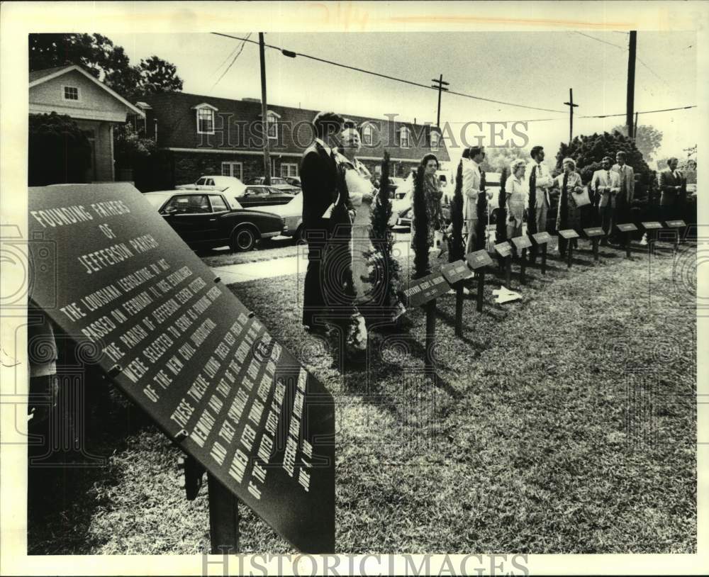 1980 Press Photo Jefferson Parish Historical Commission members dedicate trees- Historic Images