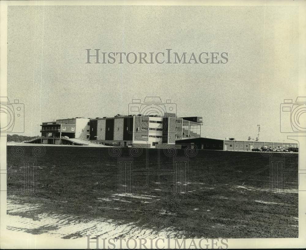 1971 Press Photo New Jefferson Downs awaits permission to open. - nob44329