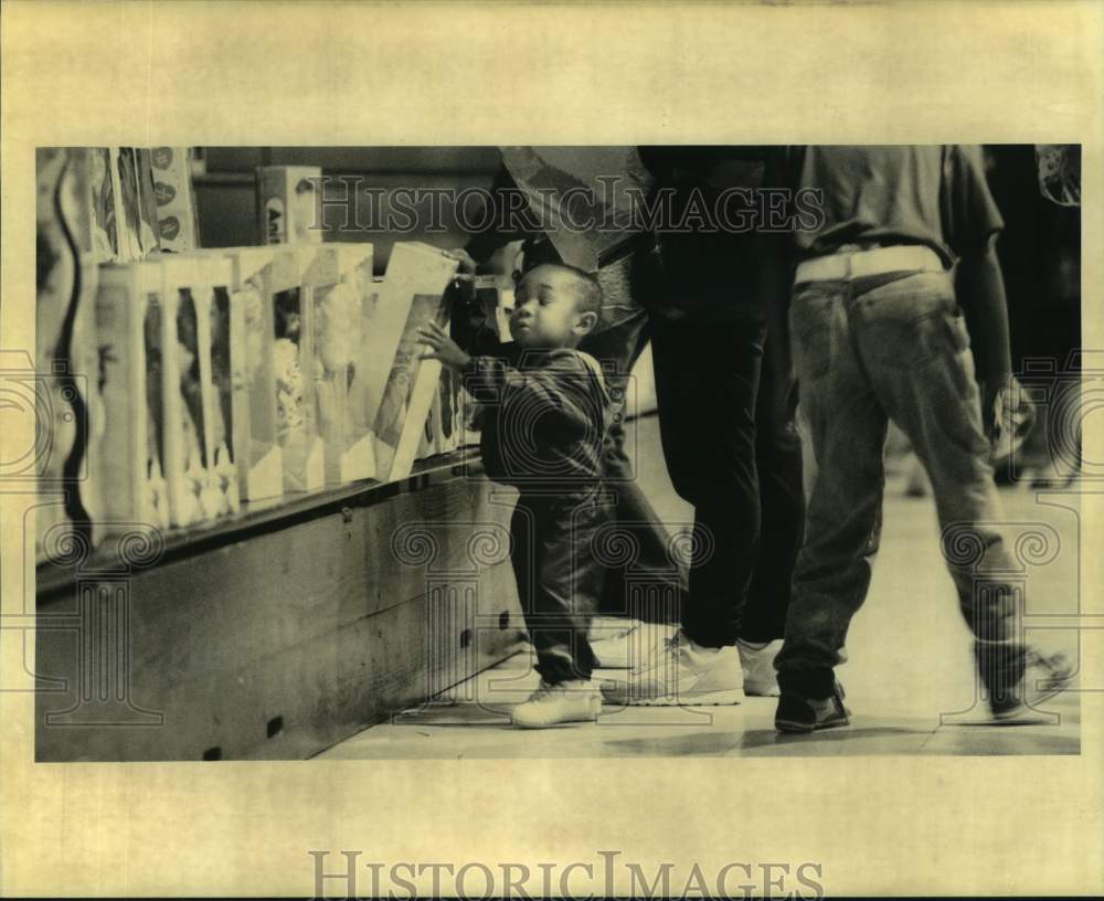 1994 Press Photo Jefferson Parish Doll and Toy Fund-Annual toy give away- Historic Images