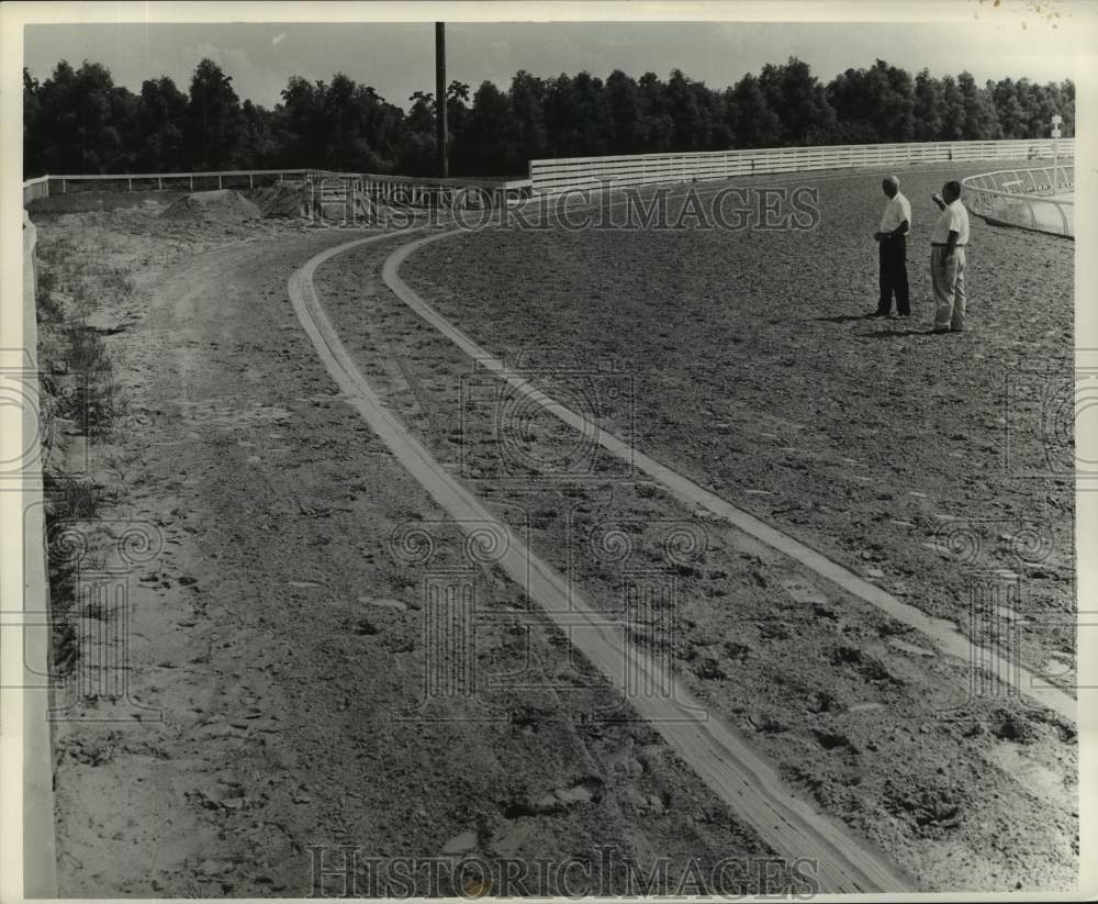 1959 Press Photo Trace officials inspect the Jefferson Downs Race Track- Historic Images