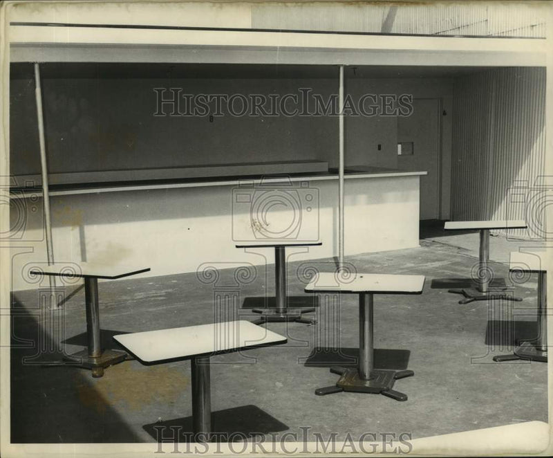 Load image into Gallery viewer, 1959 Press Photo Concession stand &amp; tables at Jefferson Downs Race Track
