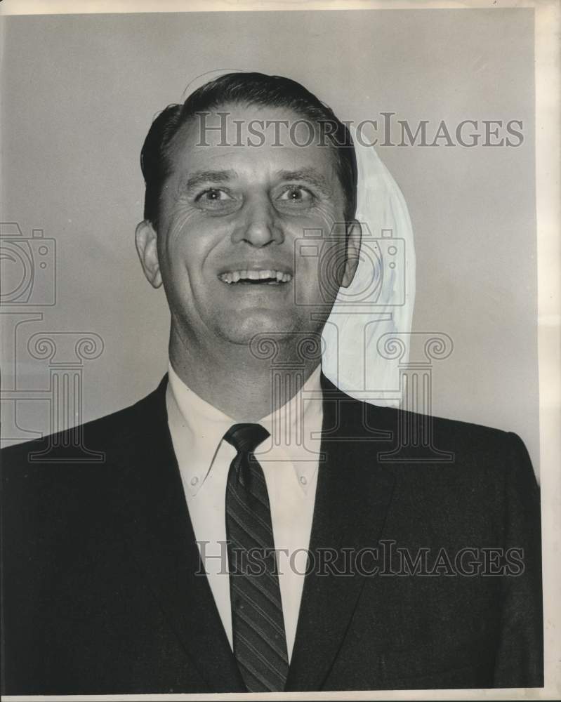 1963 Press Photo Shippers Advisory Board to hear Everett Hutchinson. - nob44899